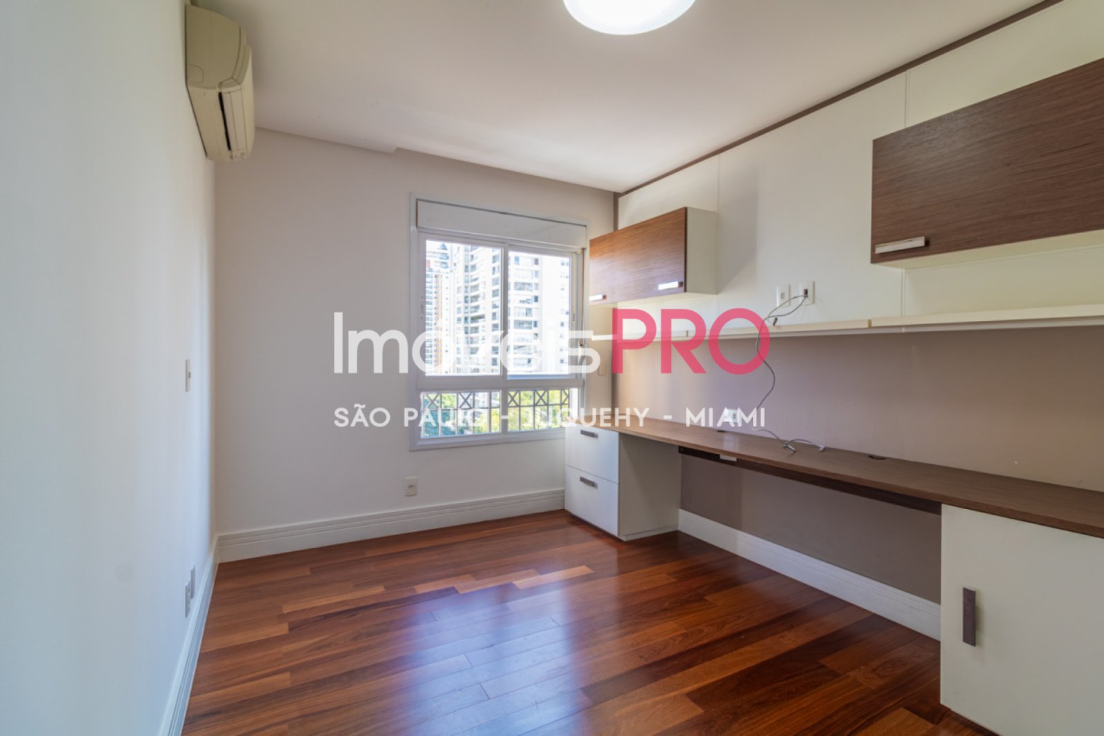 Foto :: https://assets.imoveispro.com.br/thumb/IP39055/apartamento-venda-campo-belo_IP39055_29_1920x1080.jpg?