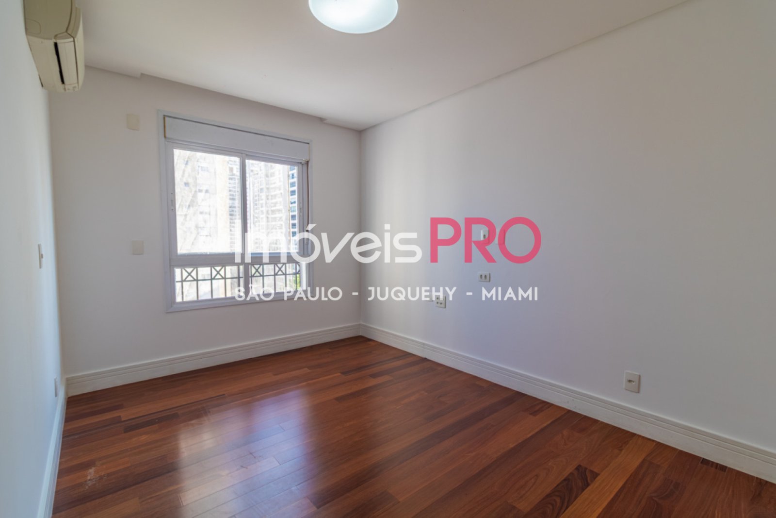 Foto :: https://assets.imoveispro.com.br/thumb/IP39055/apartamento-venda-campo-belo_IP39055_35_1920x1080.jpg?