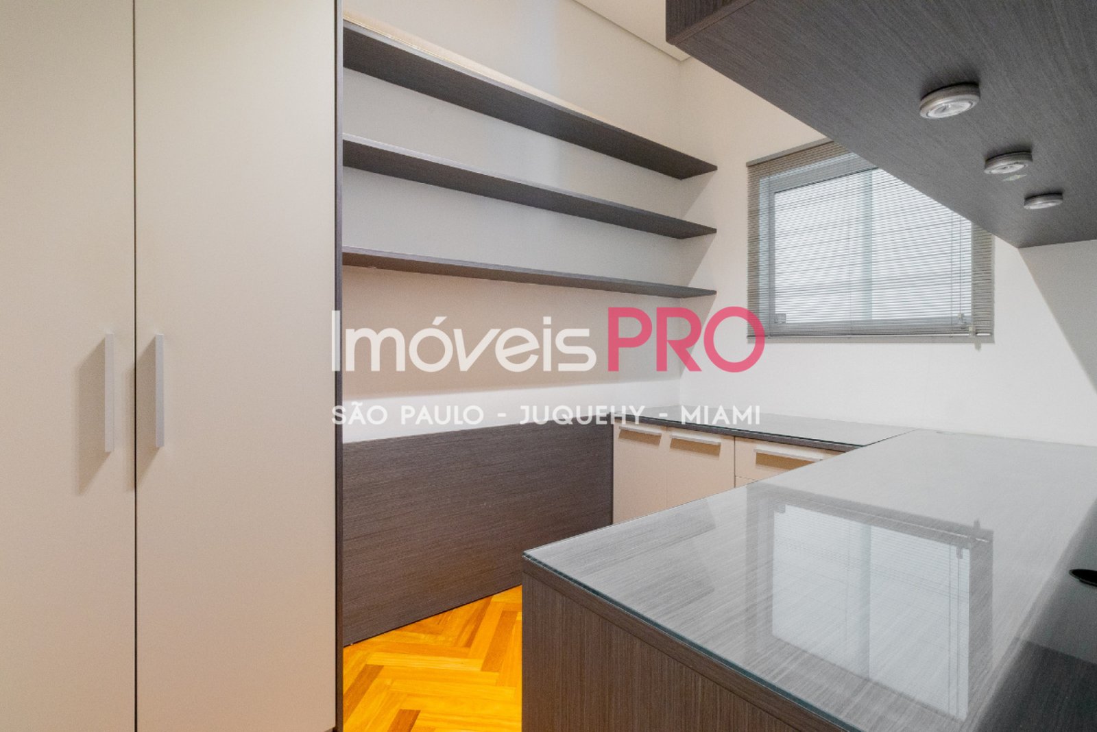 Foto :: https://assets.imoveispro.com.br/thumb/IP39089/apartamento-venda-higienopolis_IP39089_11_1920x1080.jpg?