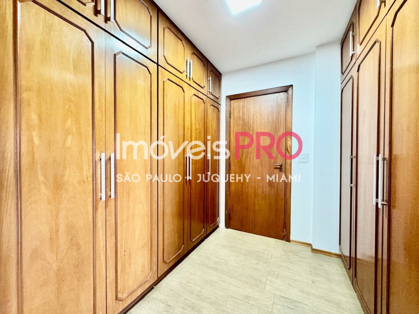 Foto :: https://assets.imoveispro.com.br/thumb/IP39090/apartamento-venda-moema-indios_IP39090_11_1920x1080.jpg?