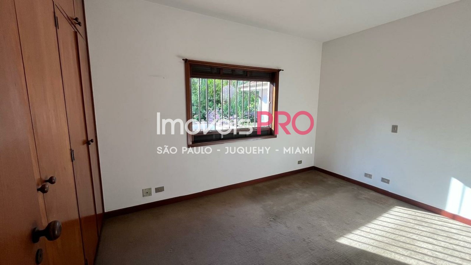 Foto :: https://assets.imoveispro.com.br/thumb/IP39160/casa-de-vila-venda-jardim-luzitania_IP39160_17_1920x1080.jpg?