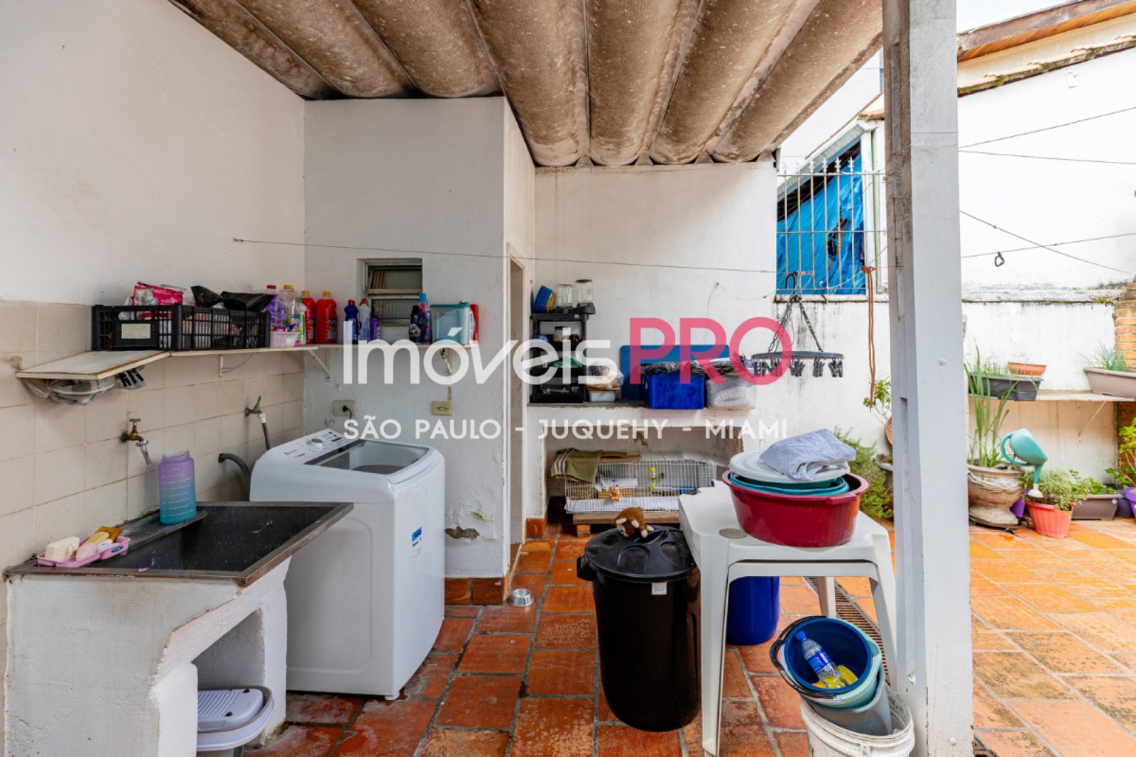 Foto :: https://assets.imoveispro.com.br/thumb/IP39165/casa-terrea-venda-campo-belo_IP39165_23_1920x1080.jpg?