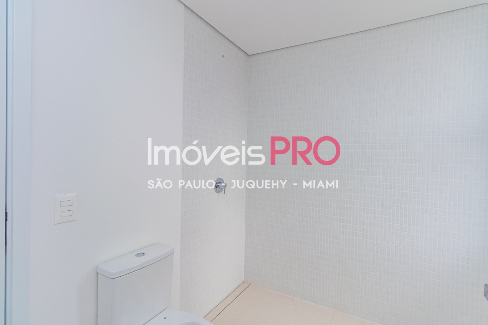 Foto :: https://assets.imoveispro.com.br/thumb/IP39175/apartamento-venda-itaim-bibi_IP39175_23_1920x1080.jpg?