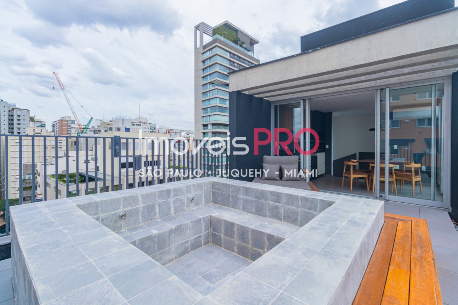 Foto :: https://assets.imoveispro.com.br/thumb/IP39176/apartamento-venda-itaim-bibi_IP39176_11_1920x1080.jpg?