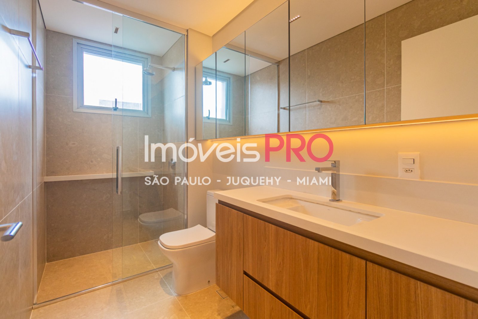 Foto :: https://assets.imoveispro.com.br/thumb/IP39176/apartamento-venda-itaim-bibi_IP39176_29_1920x1080.jpg?