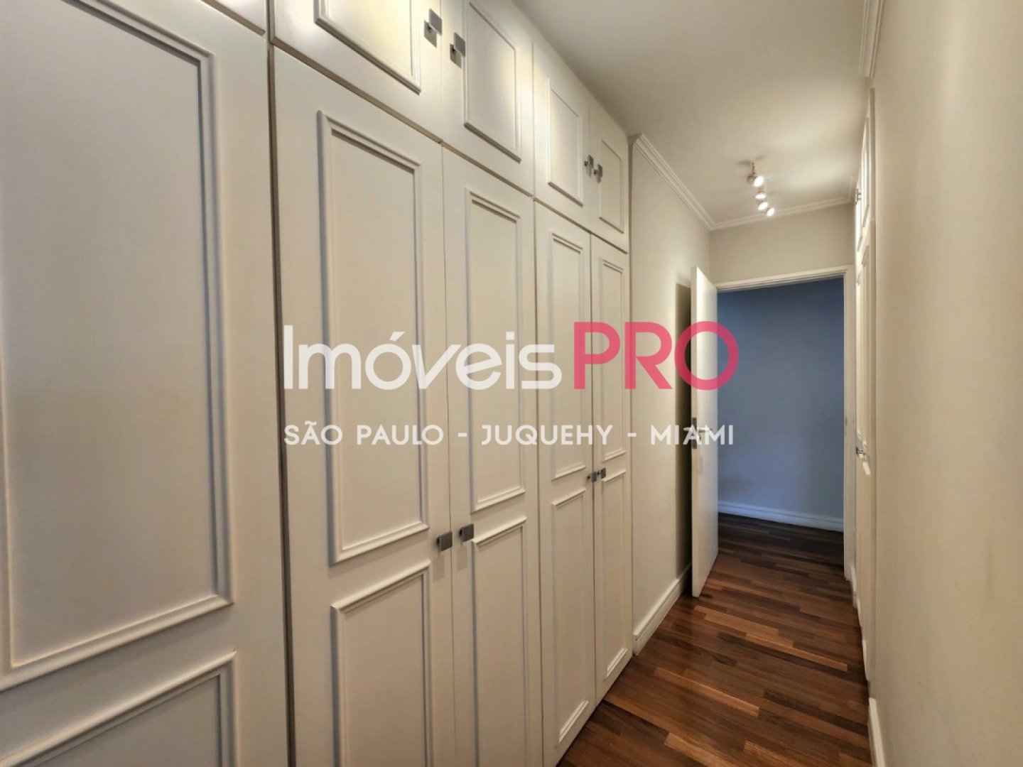 Foto :: https://assets.imoveispro.com.br/thumb/IP39185/apartamento-venda-itaim-bibi_IP39185_17_1920x1080.jpg?