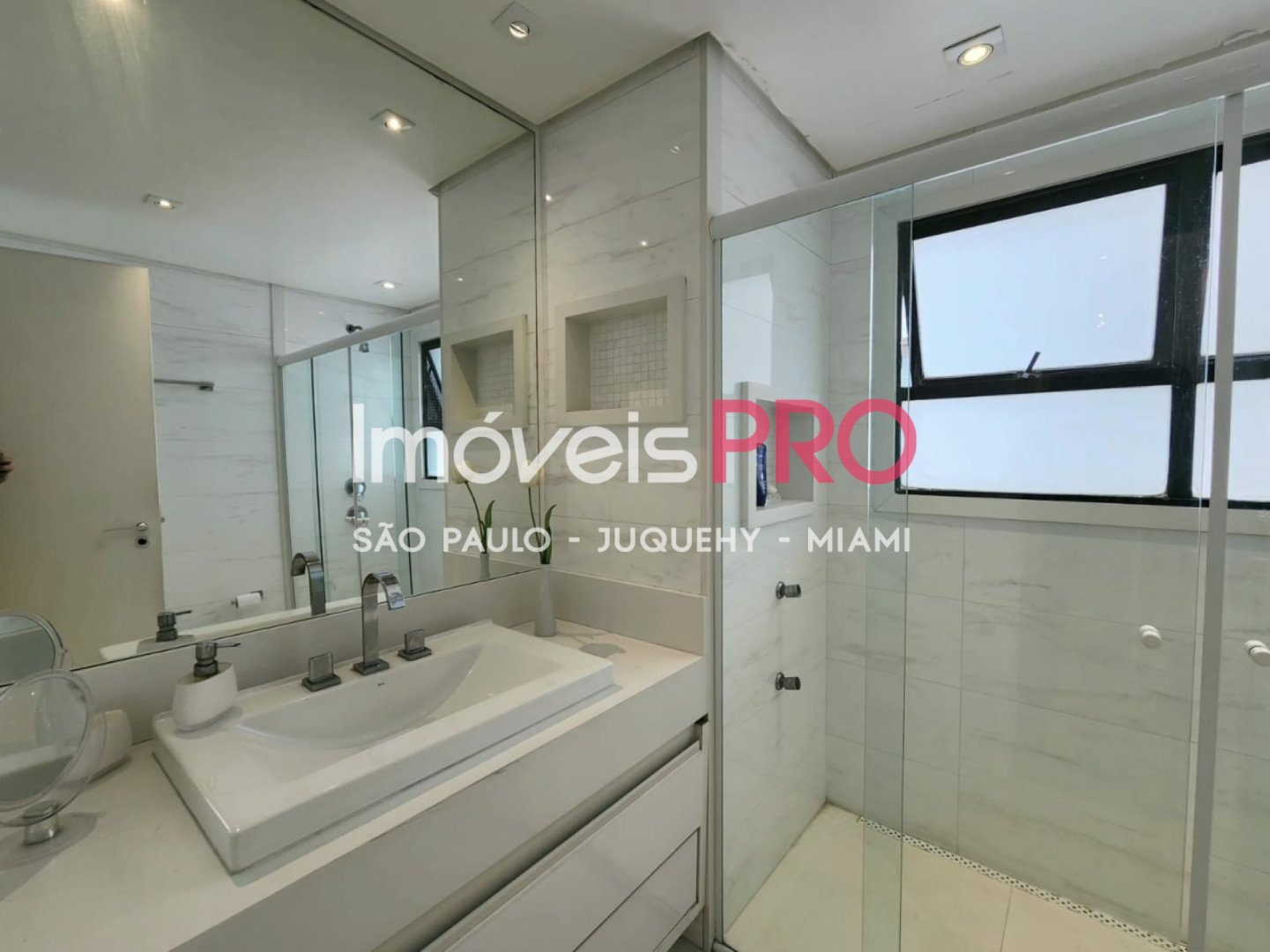 Foto :: https://assets.imoveispro.com.br/thumb/IP39185/apartamento-venda-itaim-bibi_IP39185_23_1920x1080.jpg?