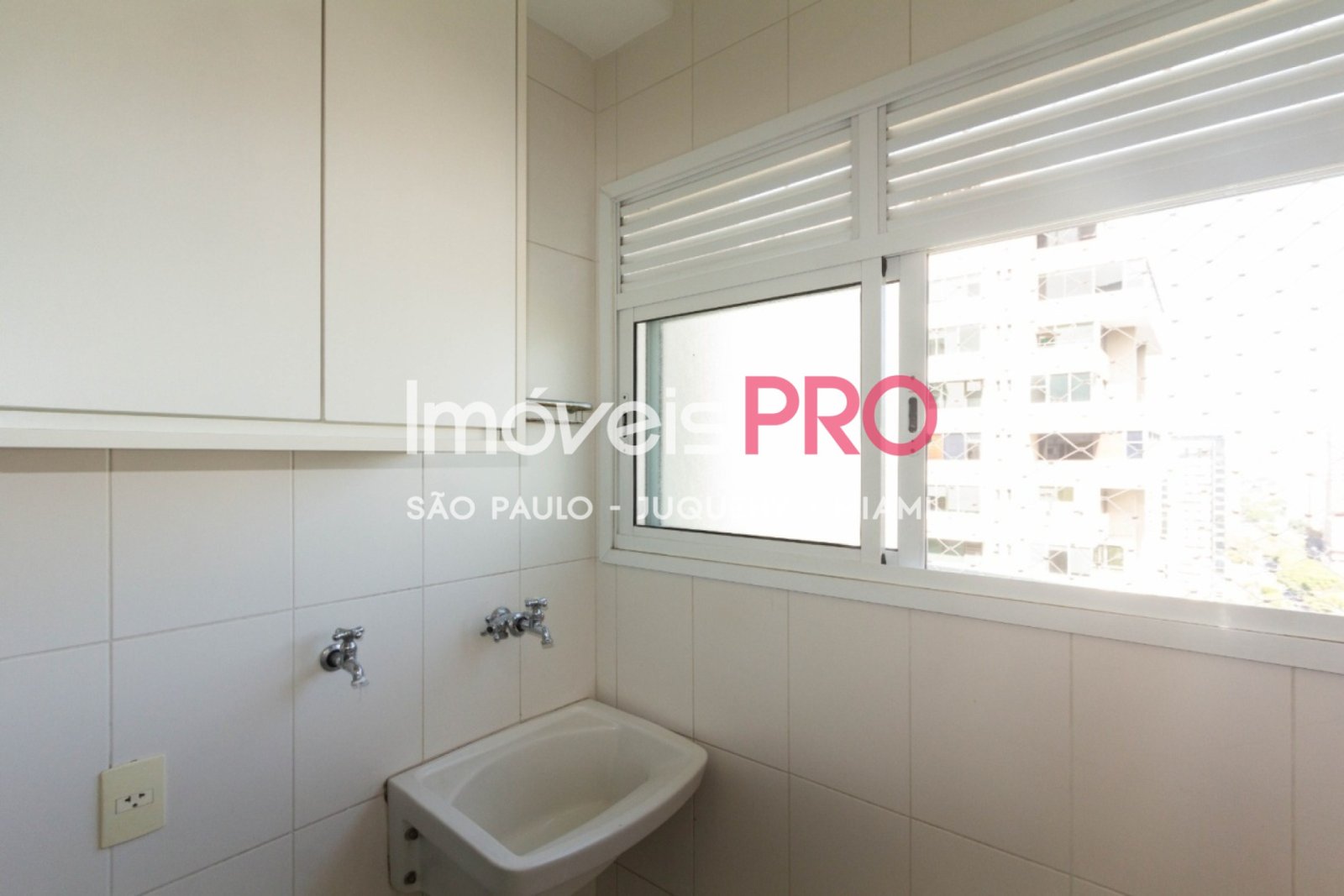 Foto :: https://assets.imoveispro.com.br/thumb/IP39202/apartamento-venda-moema_IP39202_23_1920x1080.jpg?