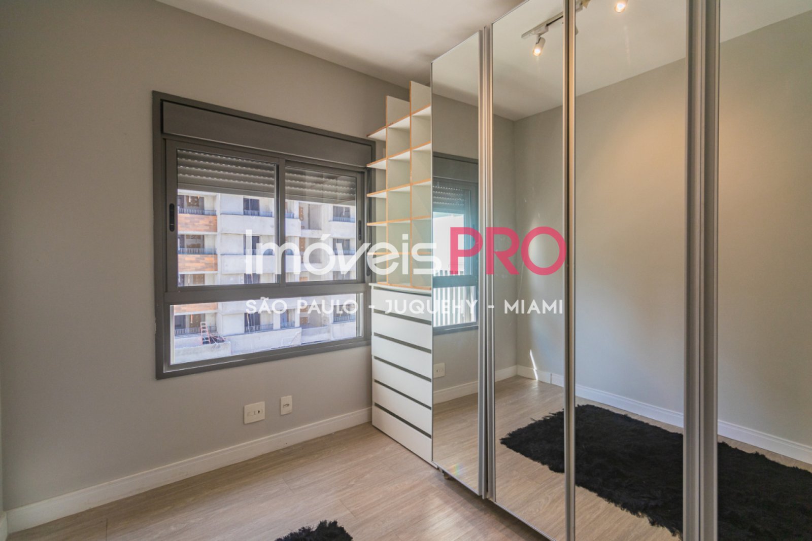 Foto :: https://assets.imoveispro.com.br/thumb/IP39215/apartamento-venda-vila-mariana_IP39215_23_1920x1080.jpg?