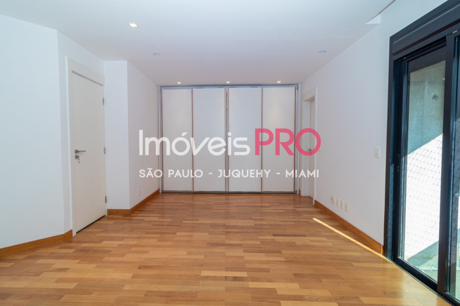 Foto :: https://assets.imoveispro.com.br/thumb/IP39217/apartamento-venda-moema-passaros_IP39217_17_1920x1080.jpg?