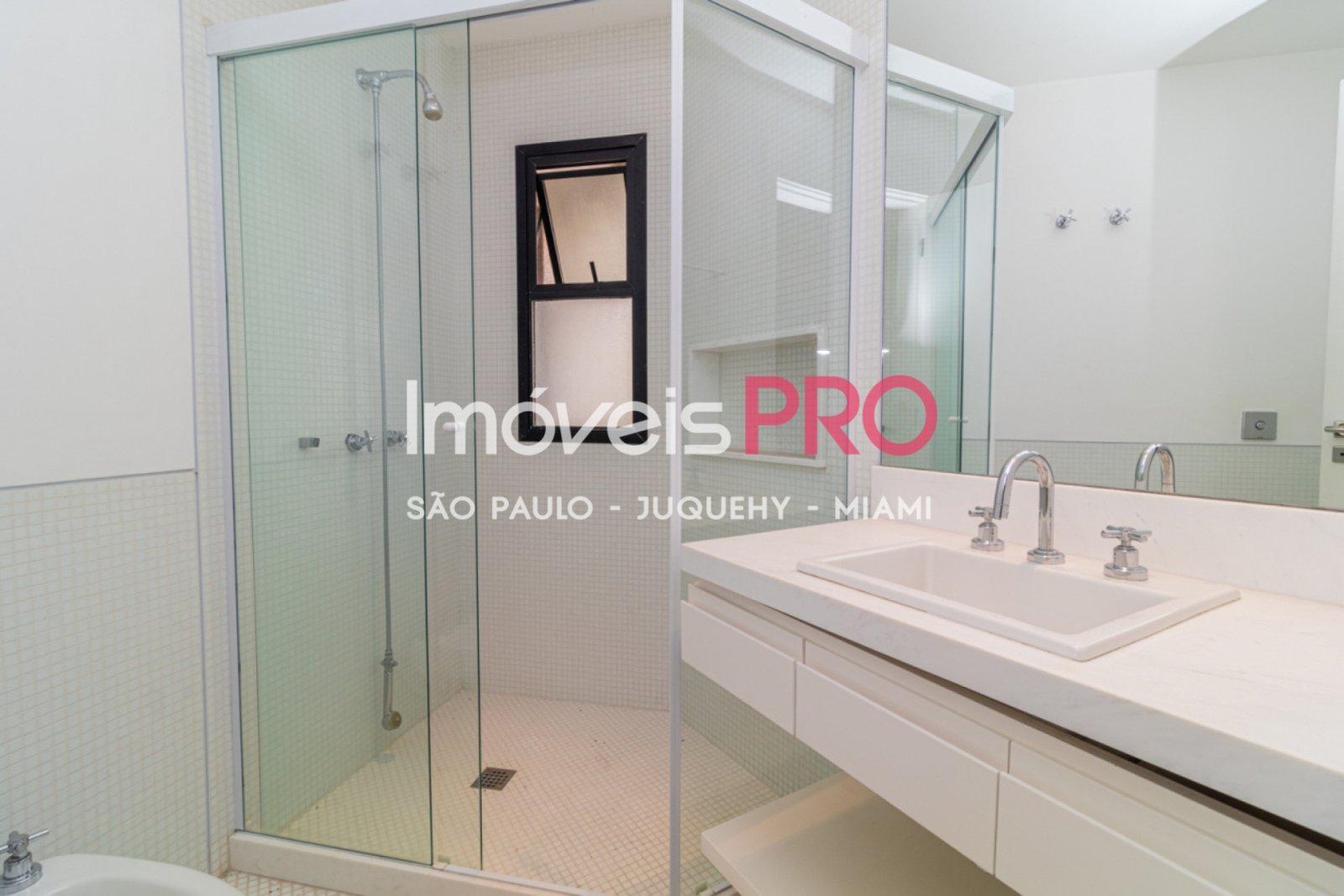 Foto :: https://assets.imoveispro.com.br/thumb/IP39217/apartamento-venda-moema-passaros_IP39217_29_1920x1080.jpg?
