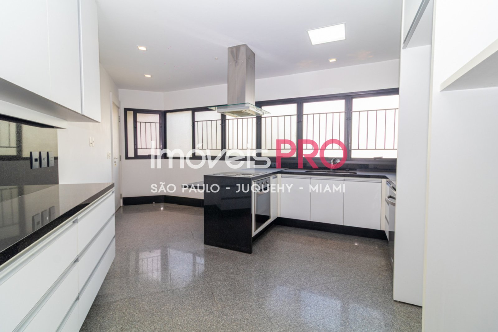 Foto :: https://assets.imoveispro.com.br/thumb/IP39217/apartamento-venda-moema-passaros_IP39217_35_1920x1080.jpg?