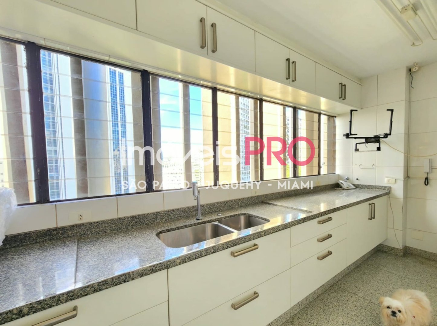 Foto :: https://assets.imoveispro.com.br/thumb/IP39232/apartamento-venda-real-parque_IP39232_17_1920x1080.jpg?