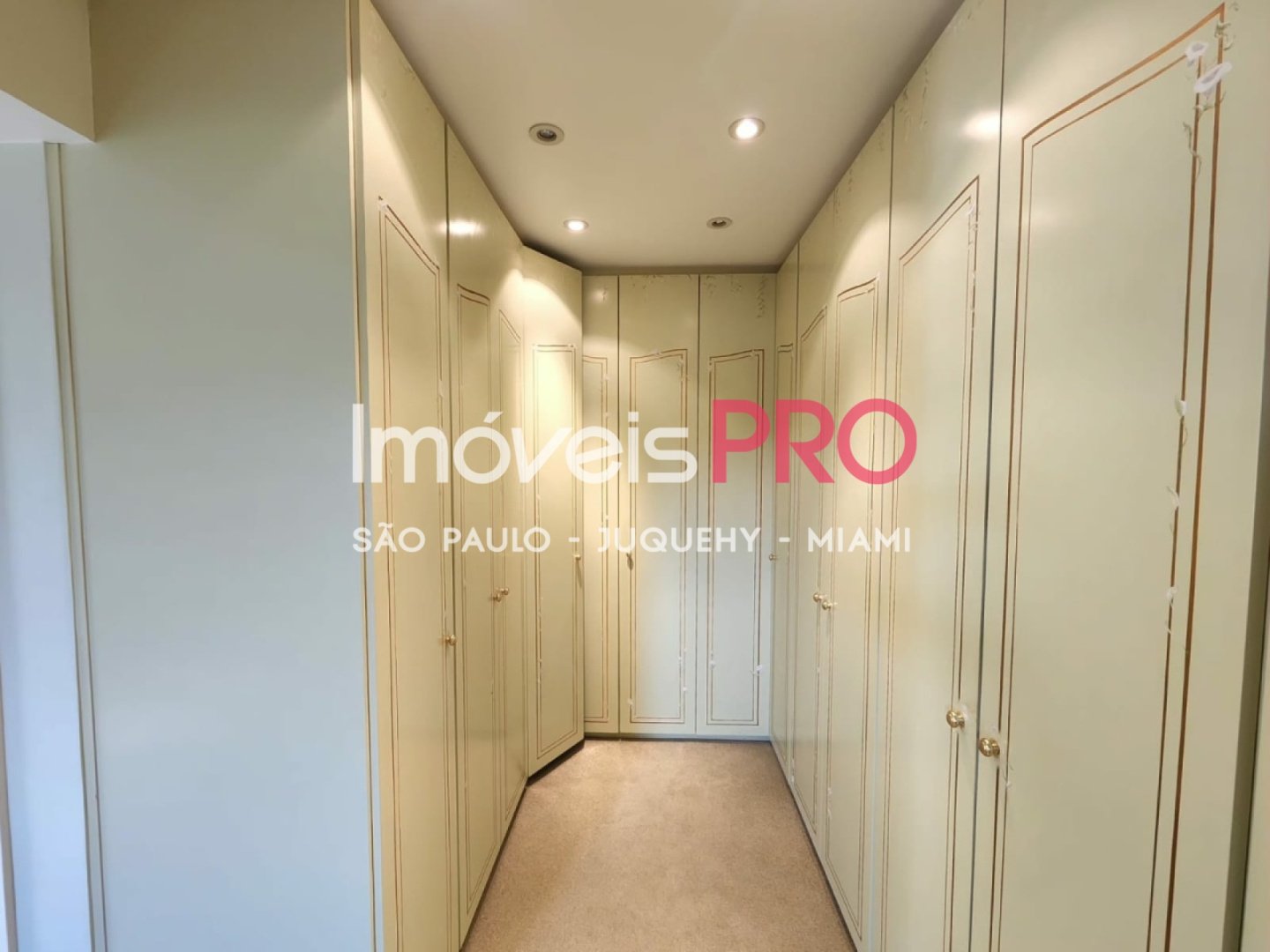 Foto :: https://assets.imoveispro.com.br/thumb/IP39232/apartamento-venda-real-parque_IP39232_23_1920x1080.jpg?