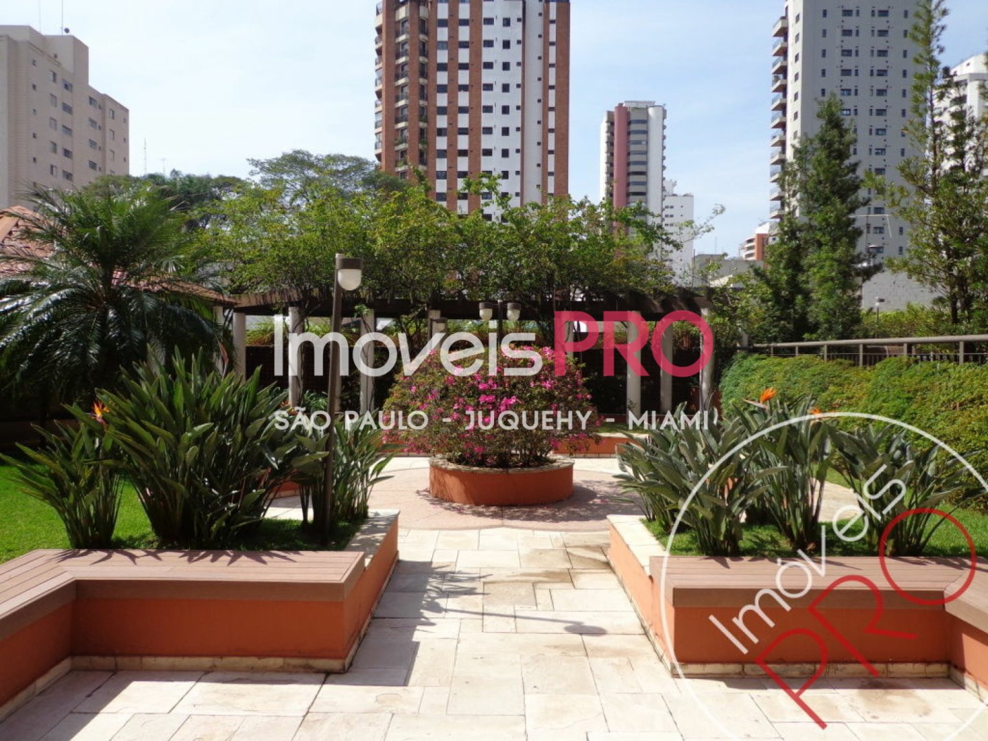 Foto :: https://assets.imoveispro.com.br/thumb/IP39237/apartamento-venda-moema_IP39237_29_1920x1080.jpg?