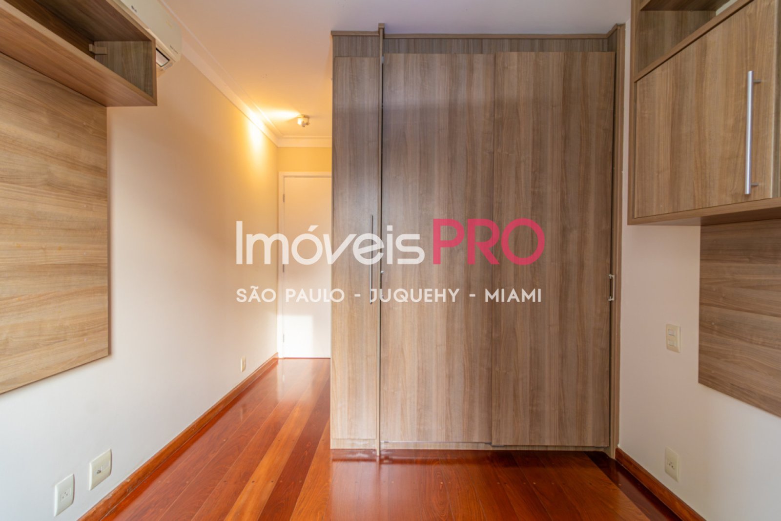 Foto :: https://assets.imoveispro.com.br/thumb/IP39242/apartamento-venda-moema_IP39242_11_1920x1080.jpg?
