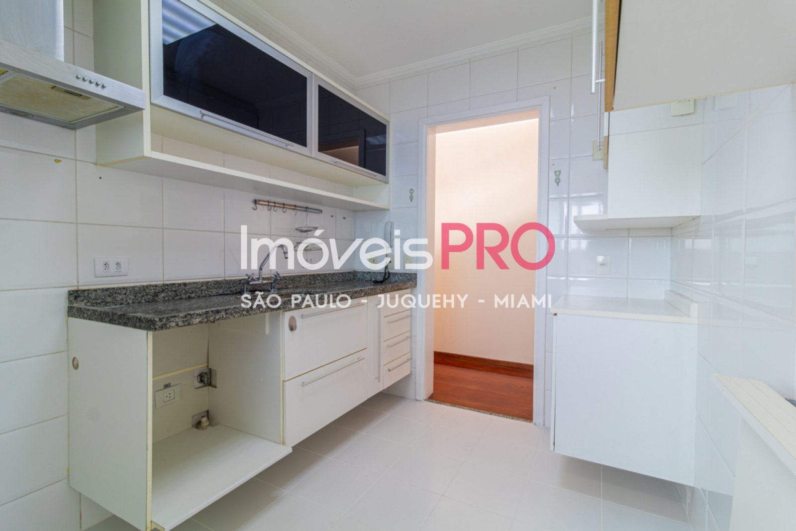 Foto :: https://assets.imoveispro.com.br/thumb/IP39242/apartamento-venda-moema_IP39242_29_1920x1080.jpg?