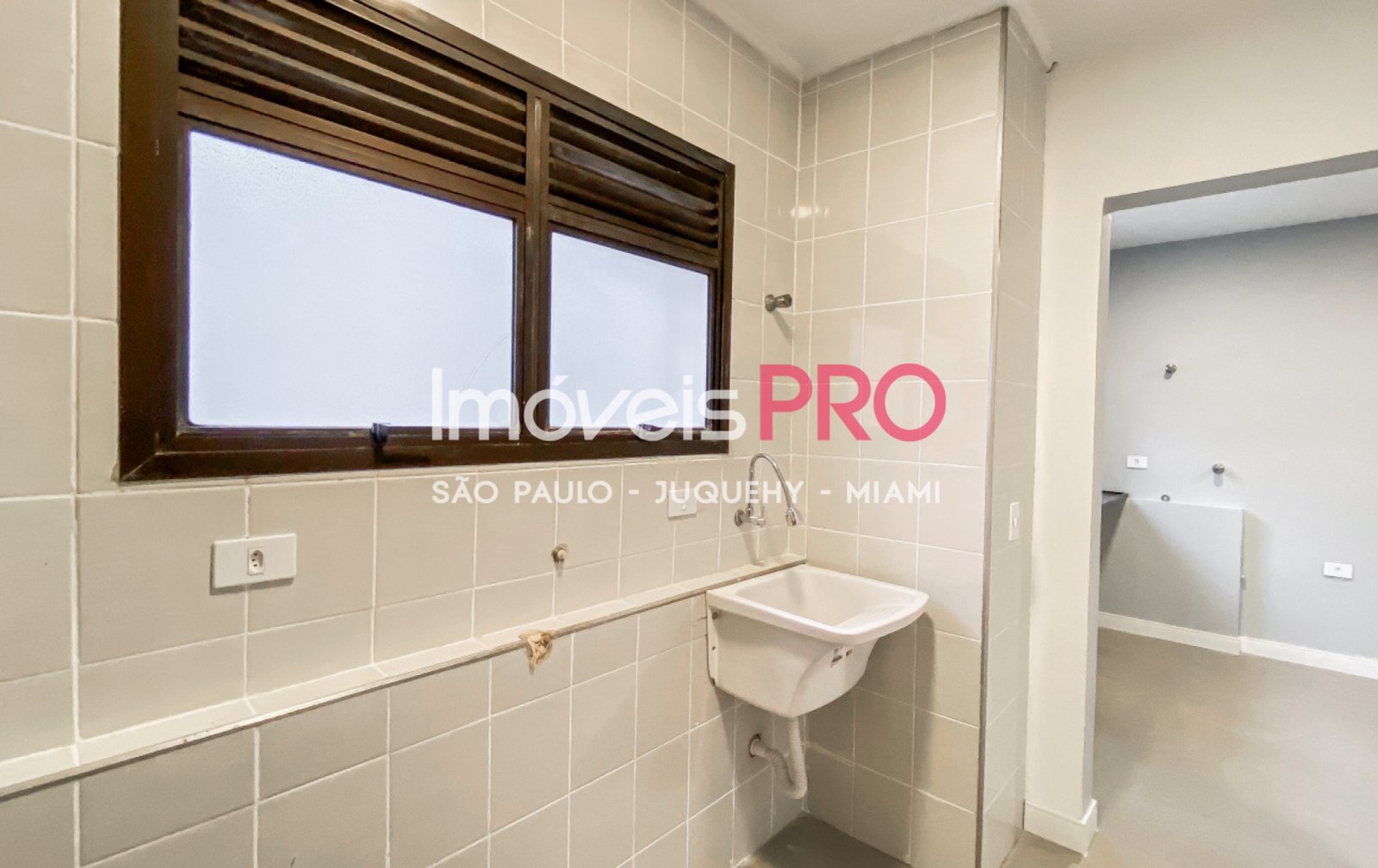 Foto :: https://assets.imoveispro.com.br/thumb/IP39249/apartamento-venda-moema_IP39249_23_1920x1080.jpg?