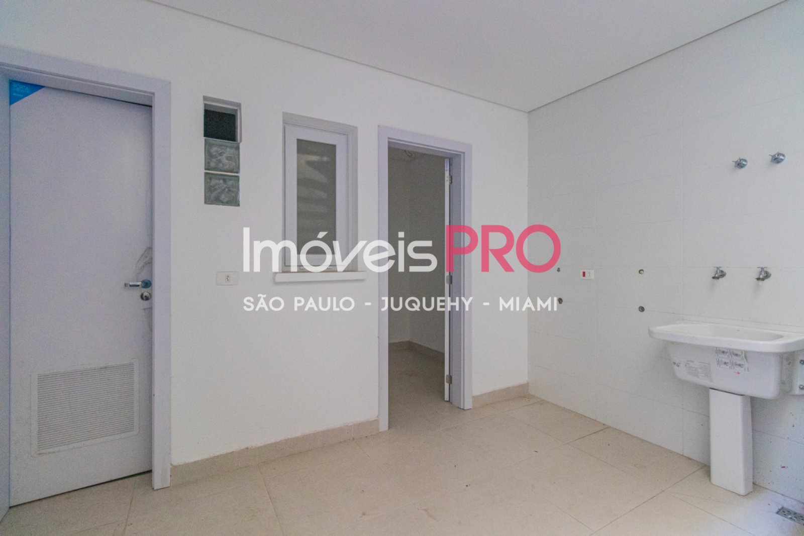 Foto :: IP39273