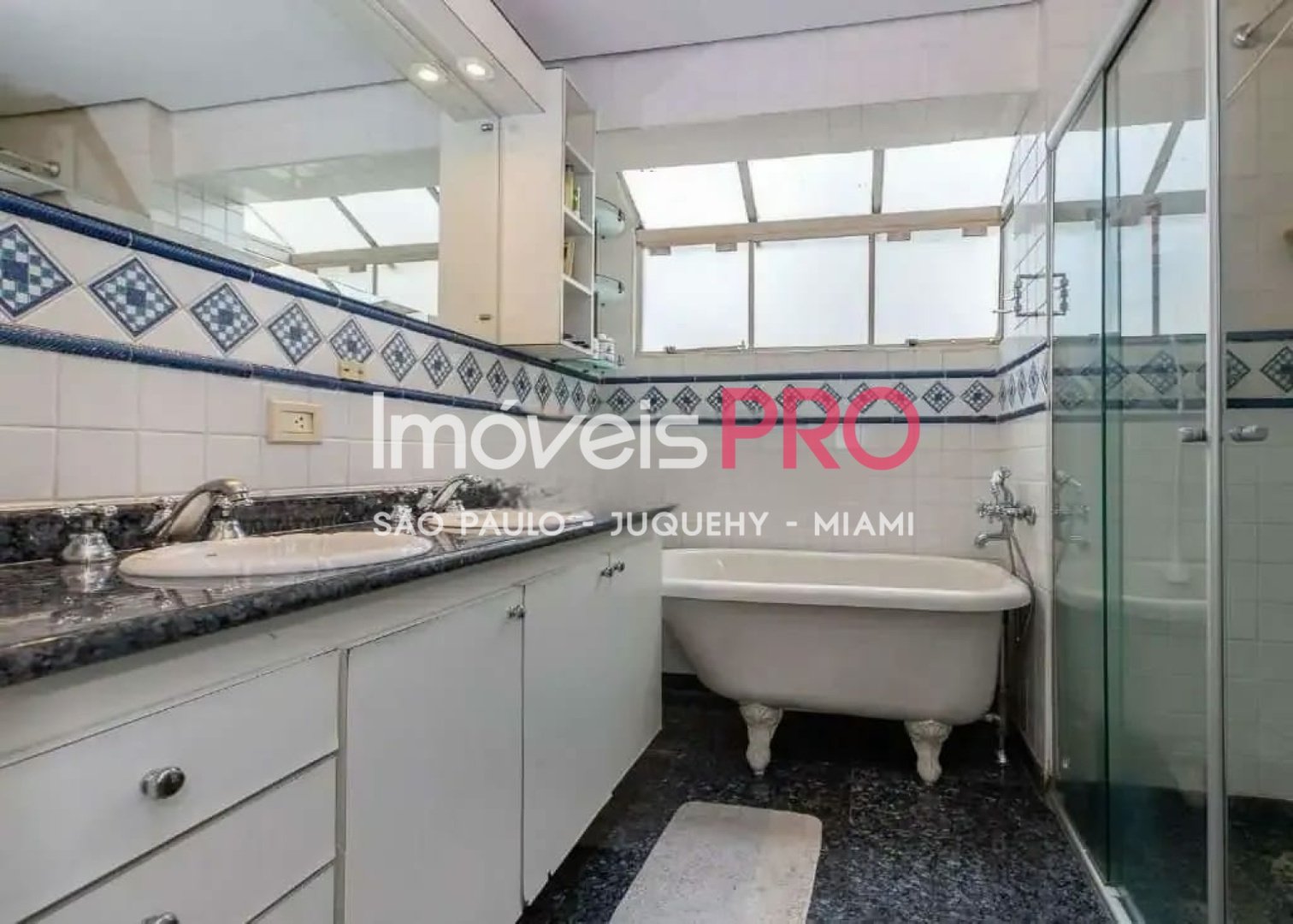 Foto :: https://assets.imoveispro.com.br/thumb/IP39277/cobertura-venda-campo-belo_IP39277_17_1920x1080.jpg?