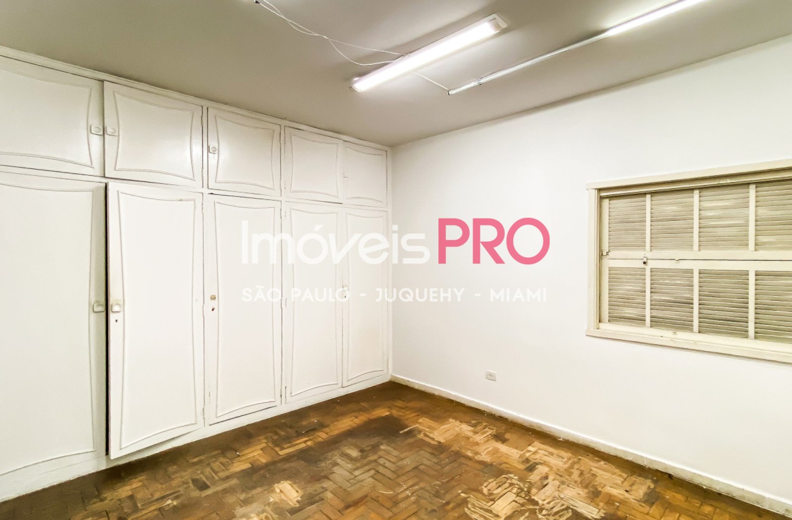 Foto :: https://assets.imoveispro.com.br/thumb/IP39289/casa-venda-vila-nova-conceicao_IP39289_17_1920x1080.jpg?