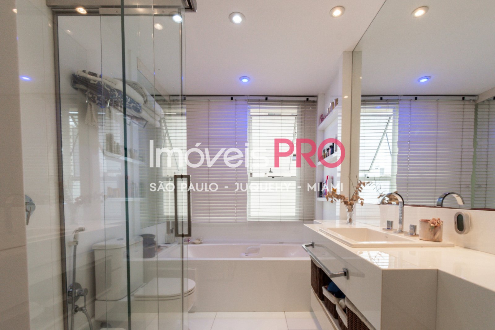 Foto :: https://assets.imoveispro.com.br/thumb/IP39311/apartamento-venda-moema_IP39311_17_1920x1080.jpg?