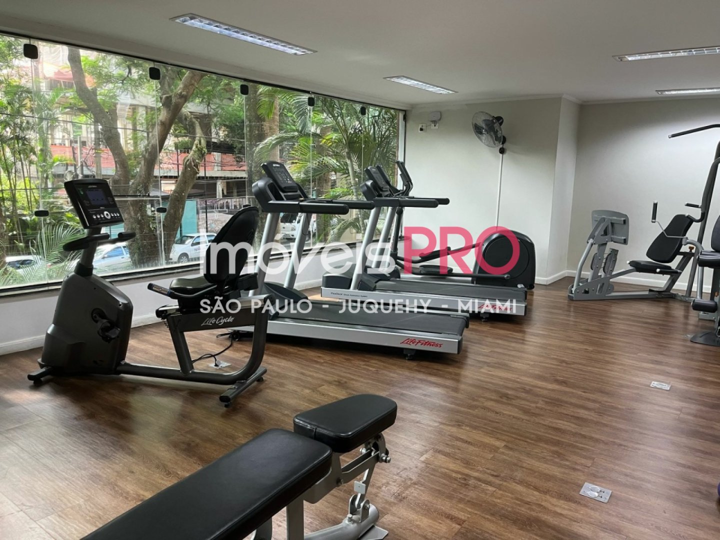 Foto :: https://assets.imoveispro.com.br/thumb/IP39332/apartamento-venda-moema_IP39332_35_1920x1080.jpg?