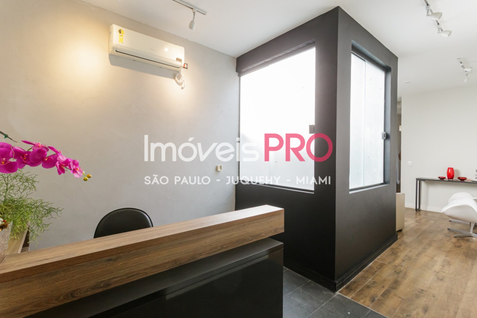 Foto :: https://assets.imoveispro.com.br/thumb/IP39335/casa-venda-moema_IP39335_17_1920x1080.jpg?
