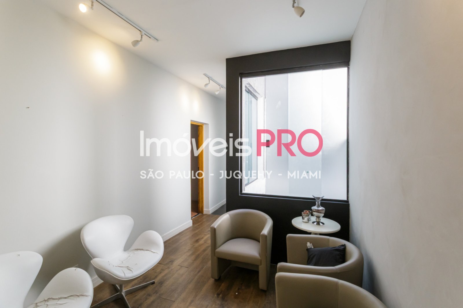 Foto :: https://assets.imoveispro.com.br/thumb/IP39335/casa-venda-moema_IP39335_23_1920x1080.jpg?