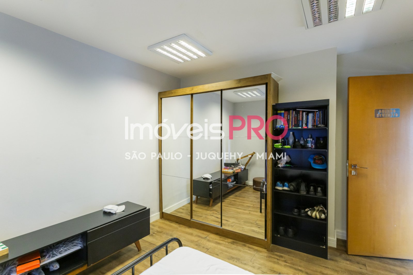 Foto :: https://assets.imoveispro.com.br/thumb/IP39335/casa-venda-moema_IP39335_35_1920x1080.jpg?