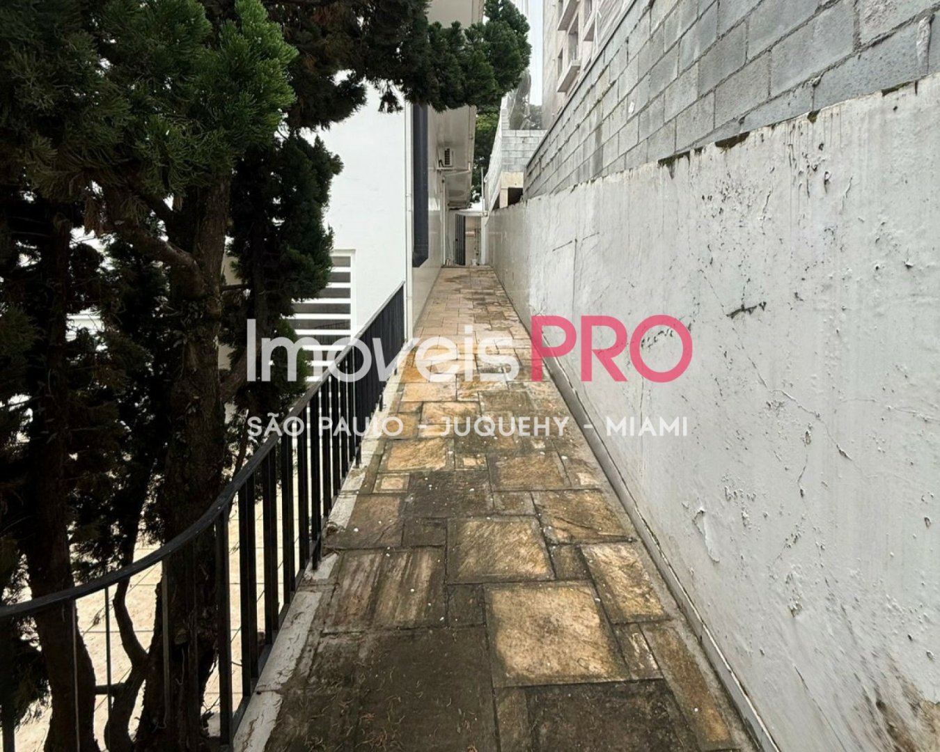 Foto :: https://assets.imoveispro.com.br/thumb/IP39339/casa-venda-campo-belo_IP39339_17_1920x1080.jpg?