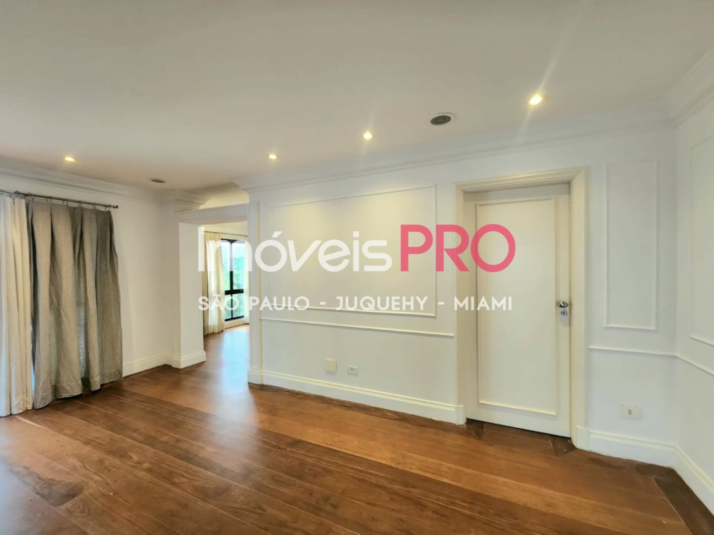 Foto :: https://assets.imoveispro.com.br/thumb/IP39345/cobertura-duplex-venda-real-parque_IP39345_11_1920x1080.jpg?