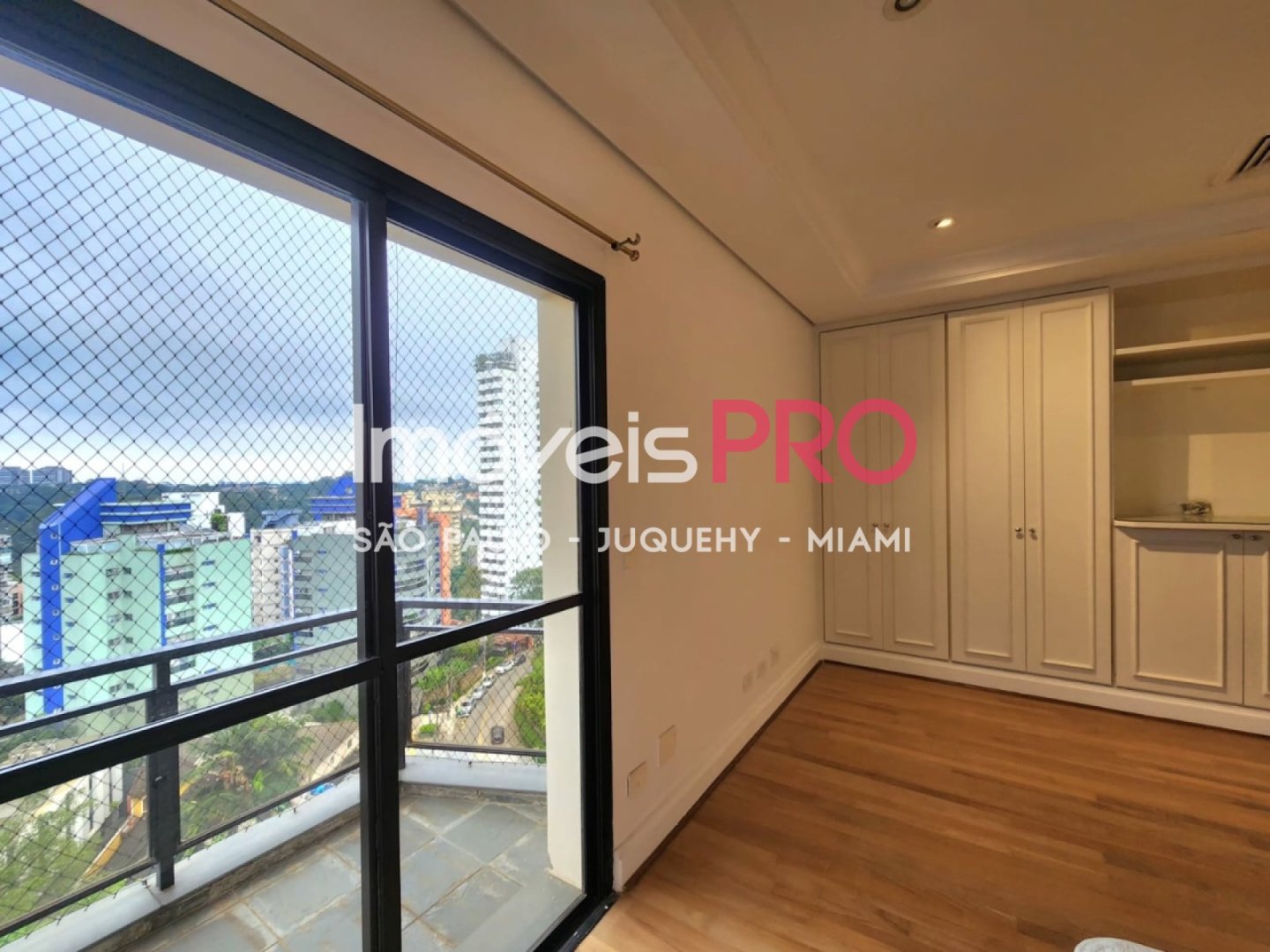 Foto :: https://assets.imoveispro.com.br/thumb/IP39345/cobertura-duplex-venda-real-parque_IP39345_23_1920x1080.jpg?