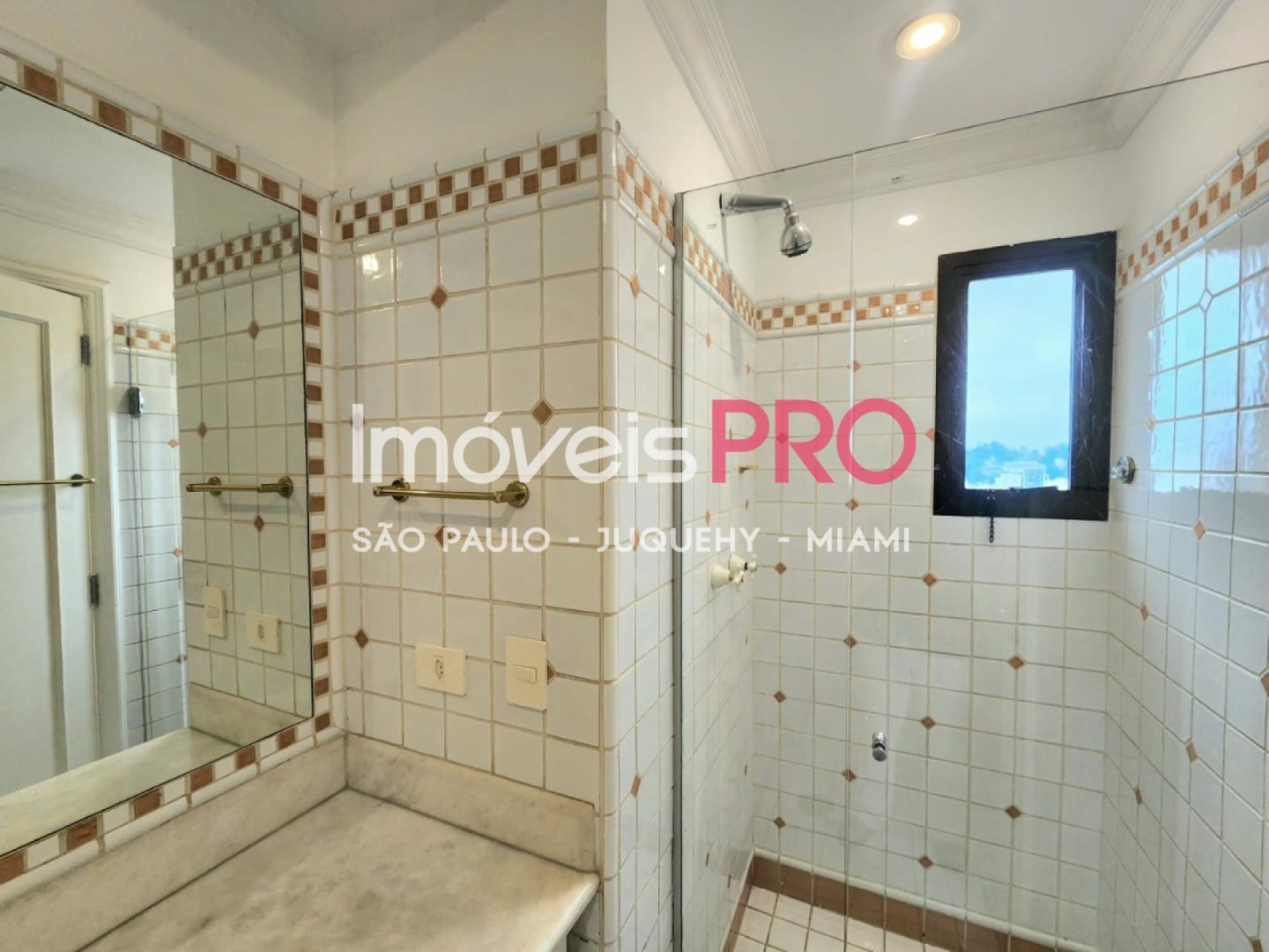 Foto :: https://assets.imoveispro.com.br/thumb/IP39345/cobertura-duplex-venda-real-parque_IP39345_35_1920x1080.jpg?