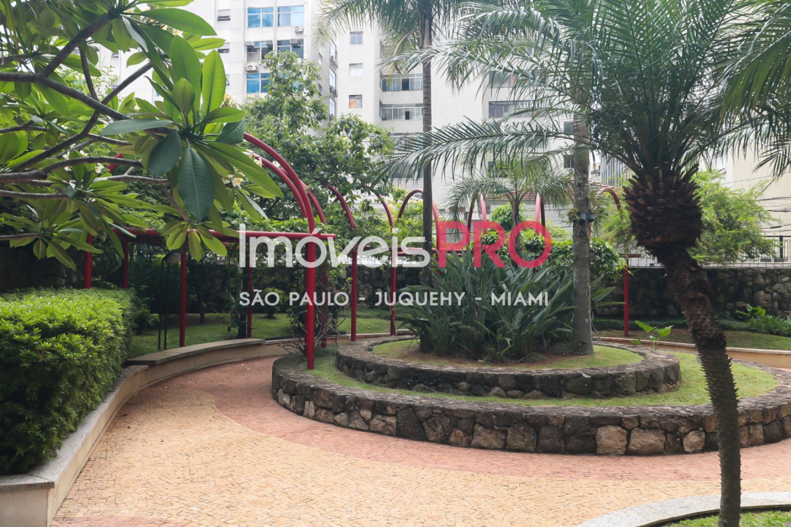Foto :: https://assets.imoveispro.com.br/thumb/IP39354/duplex-venda-itaim-bibi_IP39354_35_1920x1080.jpg?