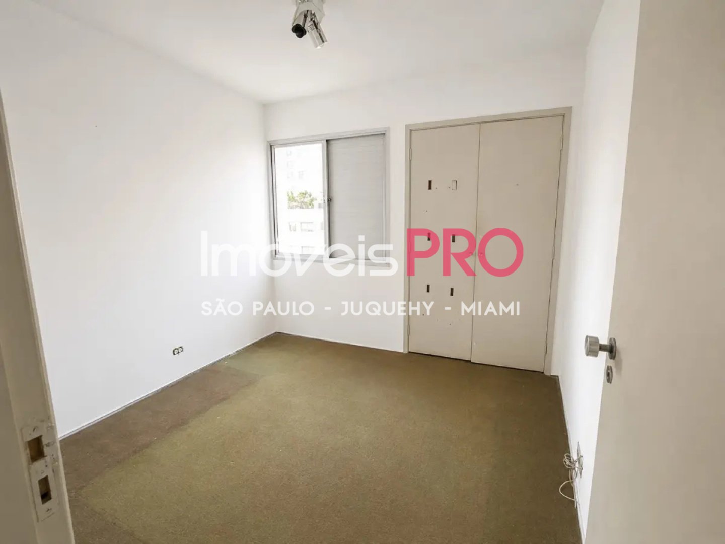 Foto :: https://assets.imoveispro.com.br/thumb/IP39364/cobertura-duplex-venda-moema_IP39364_11_1920x1080.jpg?