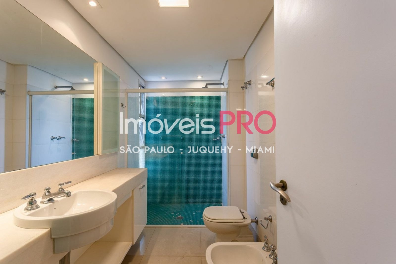 Foto :: https://assets.imoveispro.com.br/thumb/IP39379/apartamento-venda-itaim-bibi_IP39379_17_1920x1080.jpg?