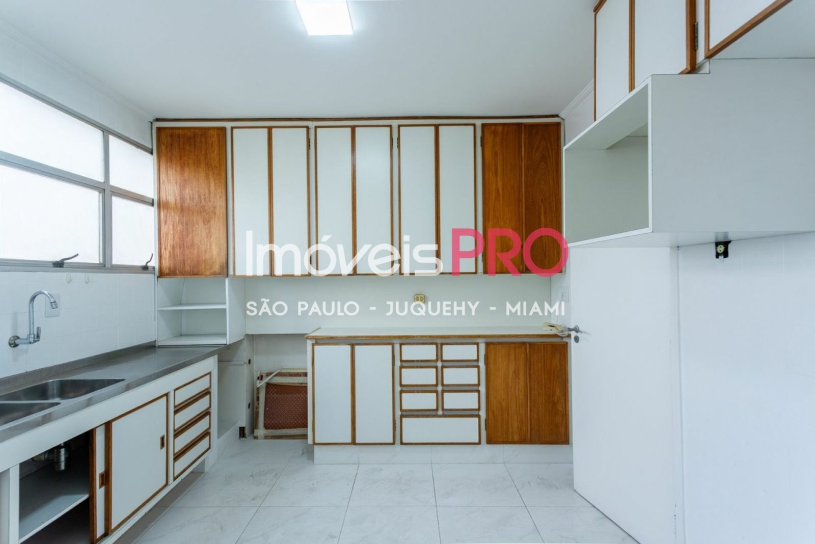 Foto :: https://assets.imoveispro.com.br/thumb/IP39379/apartamento-venda-itaim-bibi_IP39379_23_1920x1080.jpg?