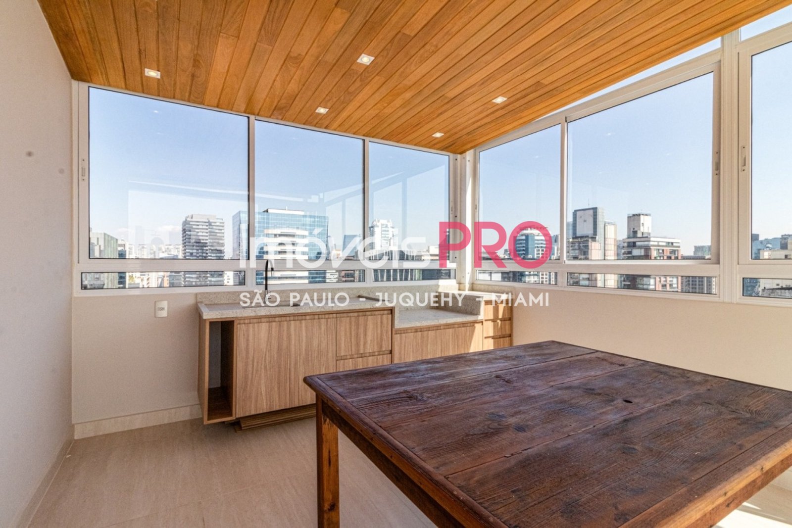 Foto :: https://assets.imoveispro.com.br/thumb/IP39382/cobertura-duplex-venda-vila-nova-conceicao_IP39382_23_1920x1080.jpg?