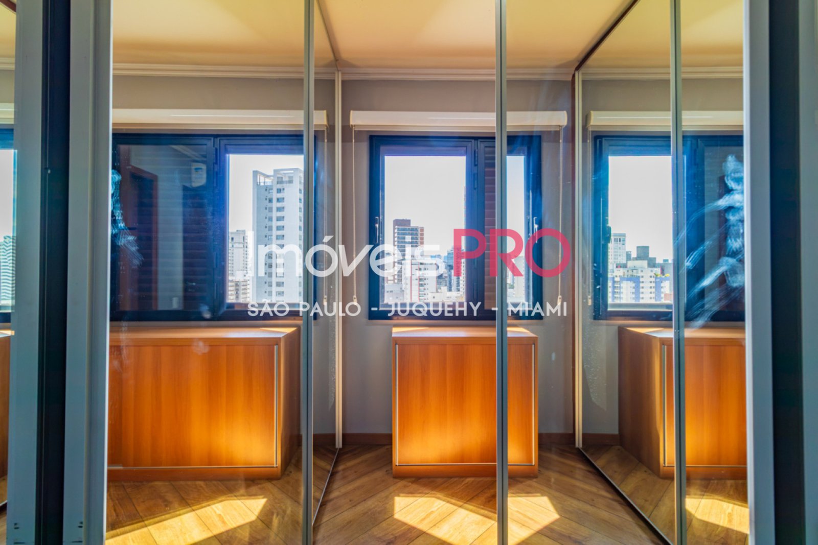 Foto :: https://assets.imoveispro.com.br/thumb/IP39384/apartamento-venda-moema-passaros_IP39384_23_1920x1080.jpg?