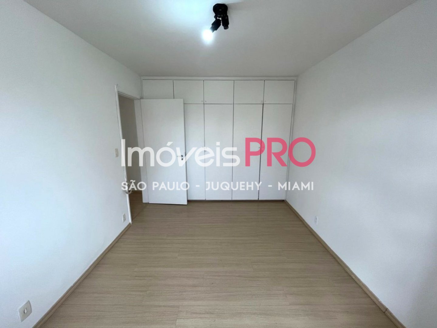 Foto :: https://assets.imoveispro.com.br/thumb/IP39388/apartamento-venda-vila-olimpia_IP39388_11_1920x1080.jpg?