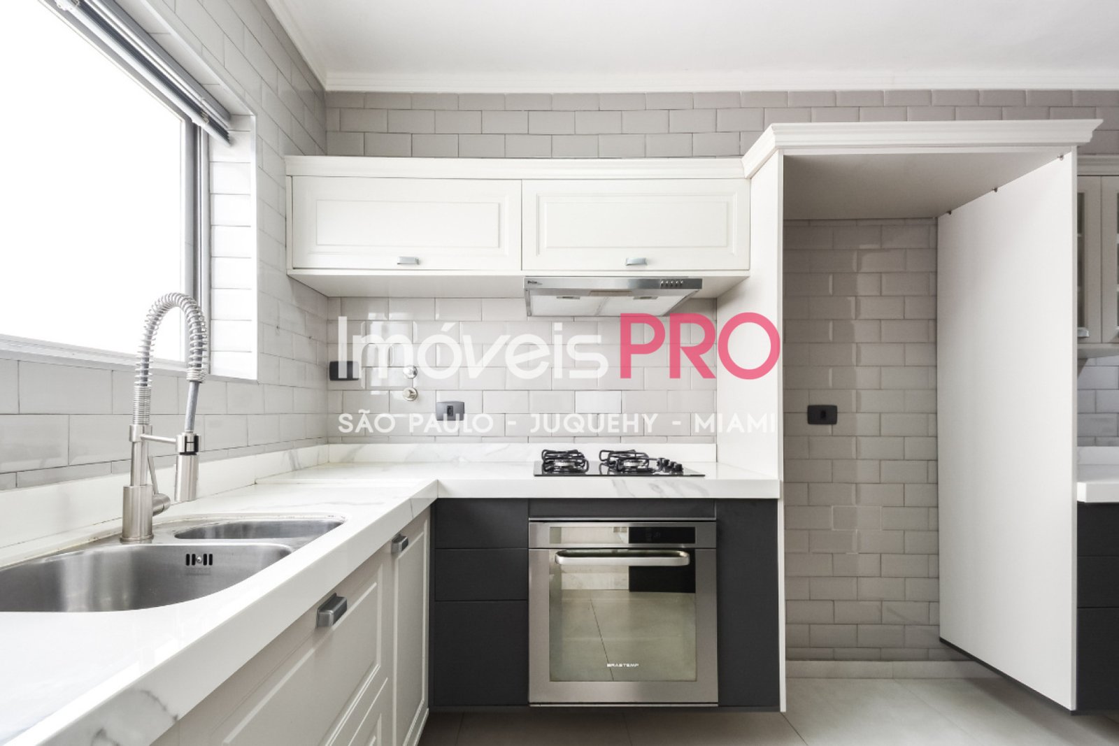 Foto :: https://assets.imoveispro.com.br/thumb/IP39431/apartamento-venda-moema-passaros_IP39431_29_1920x1080.jpg?