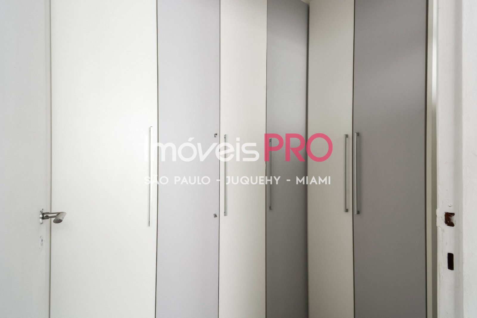 Foto :: https://assets.imoveispro.com.br/thumb/IP39431/apartamento-venda-moema-passaros_IP39431_35_1920x1080.jpg?