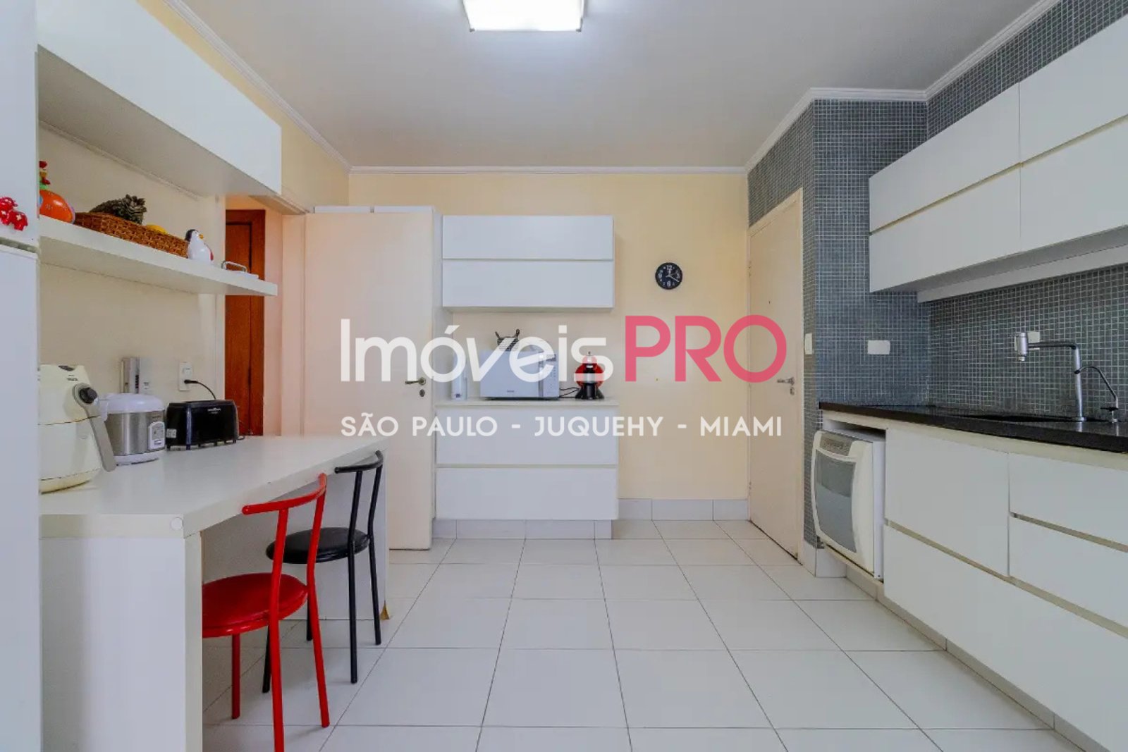 Foto :: https://assets.imoveispro.com.br/thumb/IP39450/apartamento-venda-itaim-bibi_IP39450_17_1920x1080.jpg?