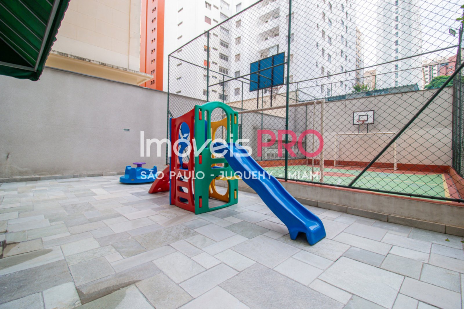 Foto :: https://assets.imoveispro.com.br/thumb/IP39450/apartamento-venda-itaim-bibi_IP39450_23_1920x1080.jpg?
