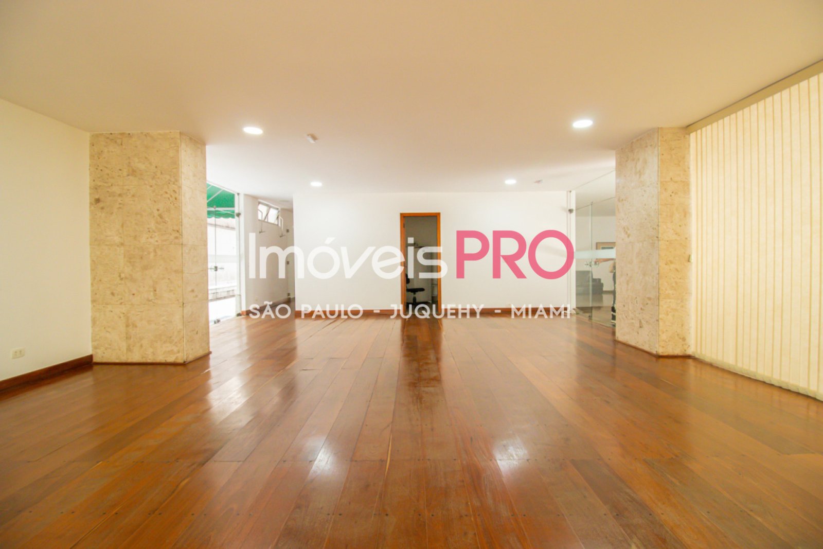 Foto :: https://assets.imoveispro.com.br/thumb/IP39450/apartamento-venda-itaim-bibi_IP39450_29_1920x1080.jpg?