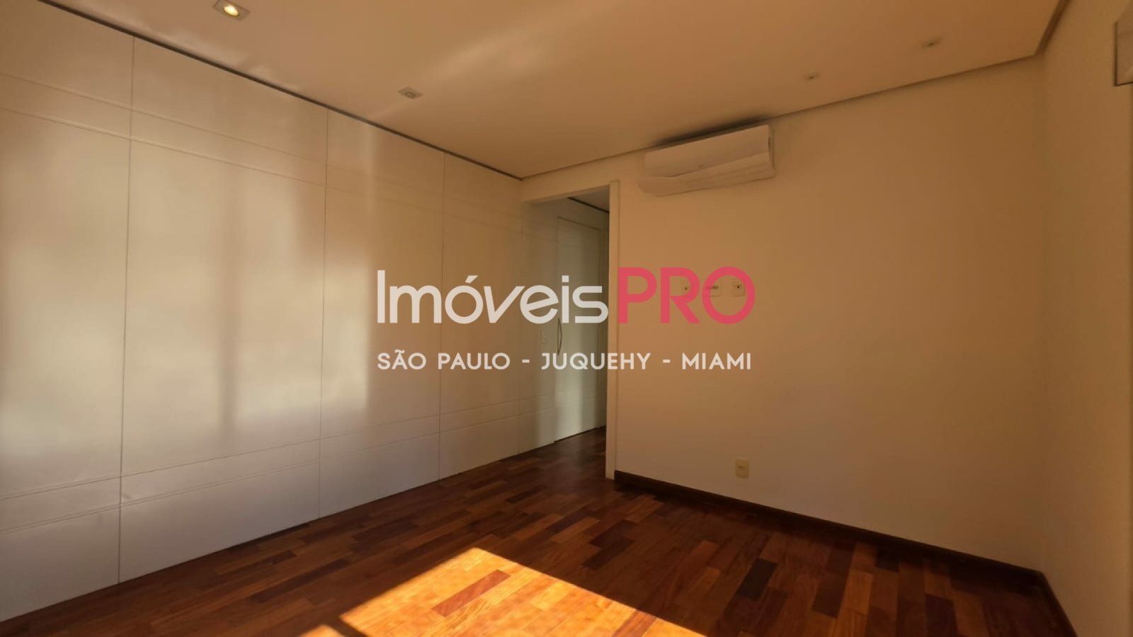 Foto :: https://assets.imoveispro.com.br/thumb/IP39456/apartamento-venda-campo-belo_IP39456_11_1920x1080.jpg?