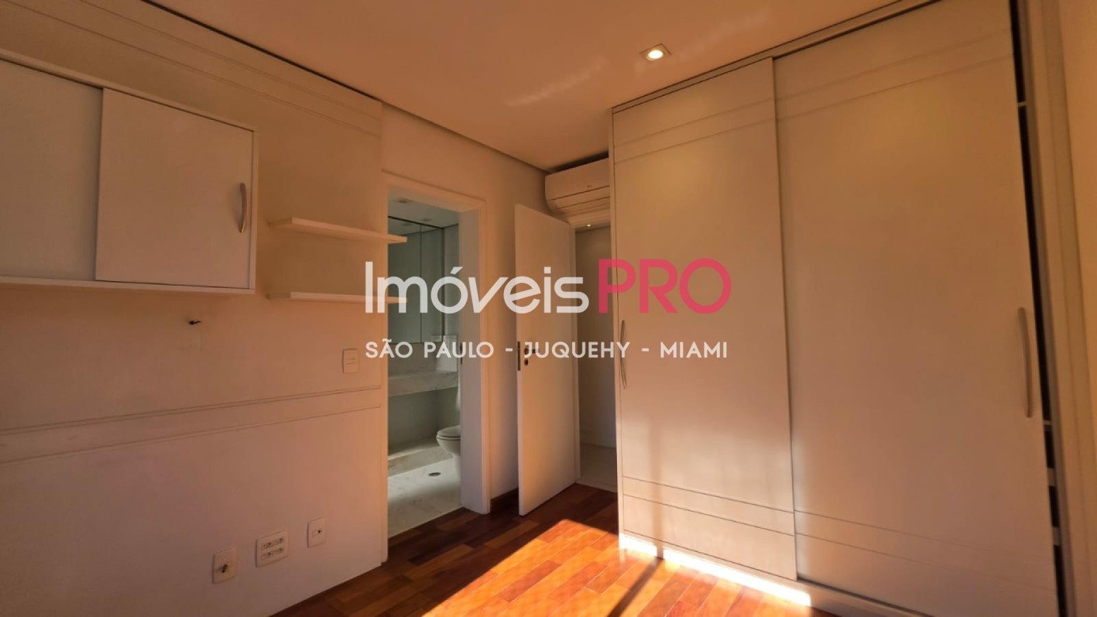 Foto :: https://assets.imoveispro.com.br/thumb/IP39456/apartamento-venda-campo-belo_IP39456_17_1920x1080.jpg?