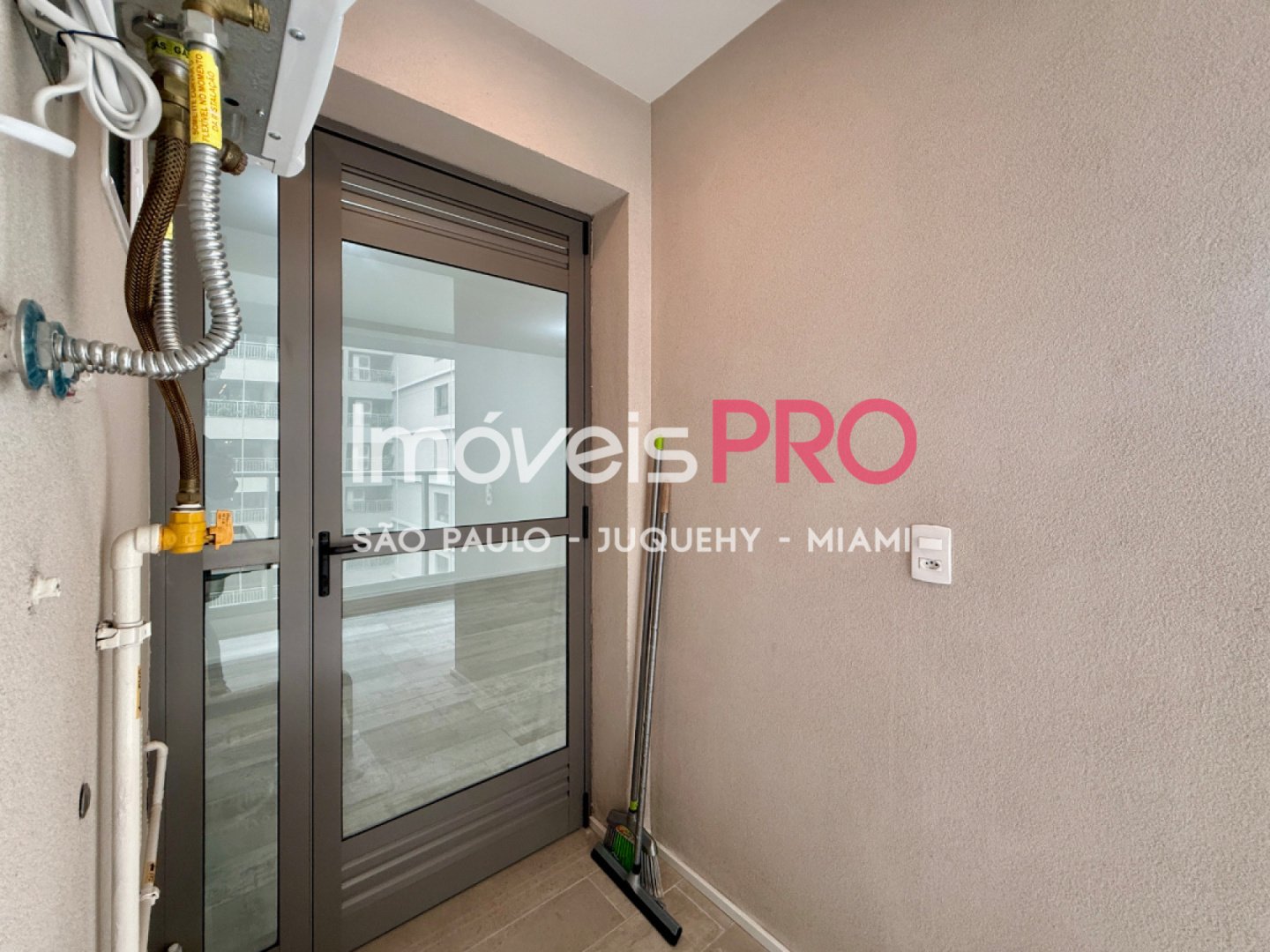 Foto :: https://assets.imoveispro.com.br/thumb/IP39466/apartamento-venda-moema_IP39466_23_1920x1080.jpg?