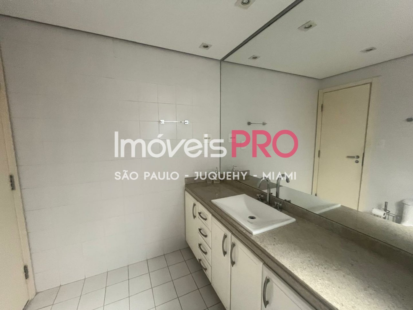 Foto :: https://assets.imoveispro.com.br/thumb/IP39467/duplex-venda-moema_IP39467_11_1920x1080.jpg?